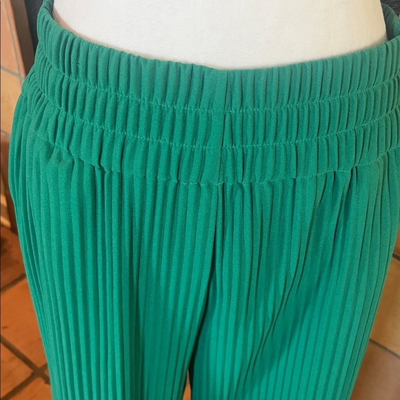 Maniere De Voir Green Button Down Ribbed Shirt and Pants Set, size 10 - Picture 9 of 15